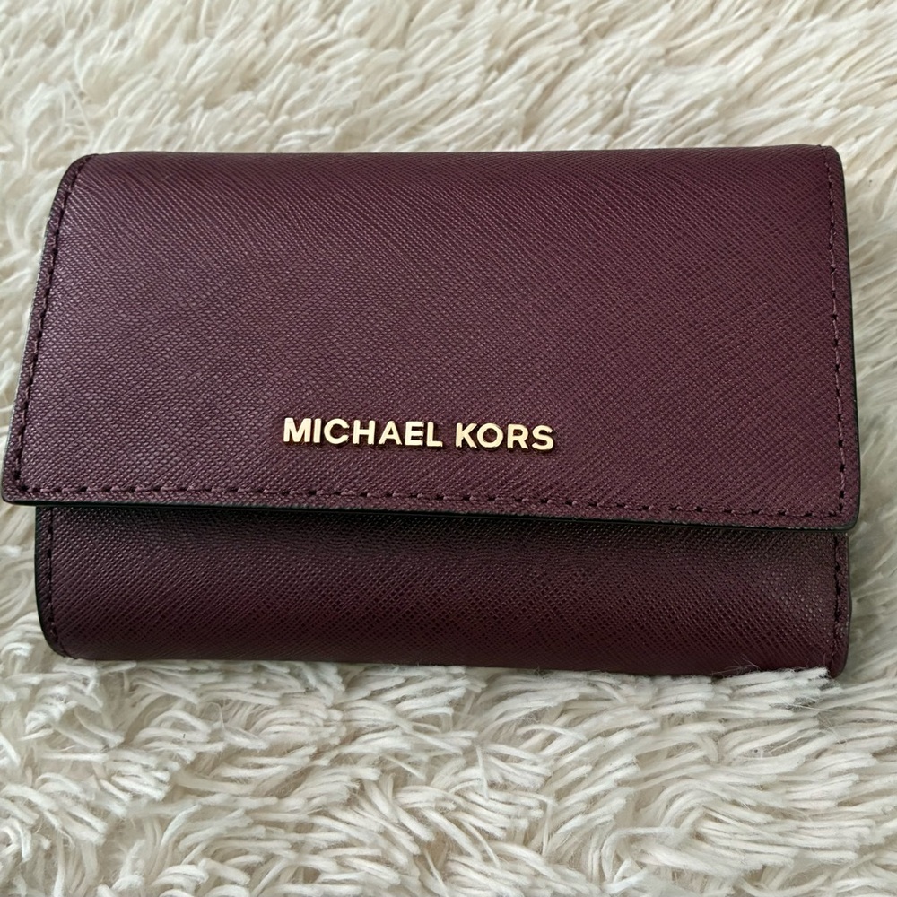 Micahel Kors Plum Jet Set Travel Medium Bifold coin zipper wallet